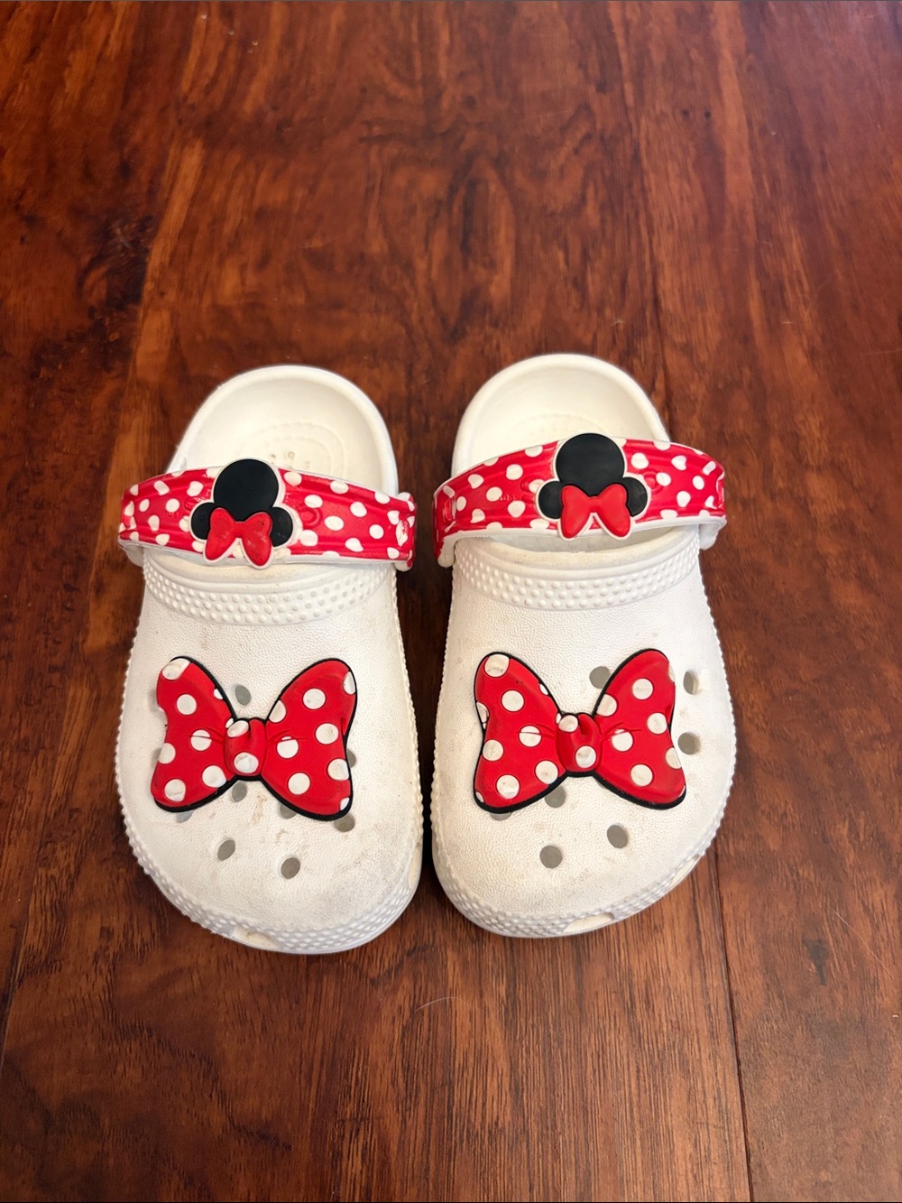Croc Minnie Mouse Kids White with Red Polka Dot Bow Accent